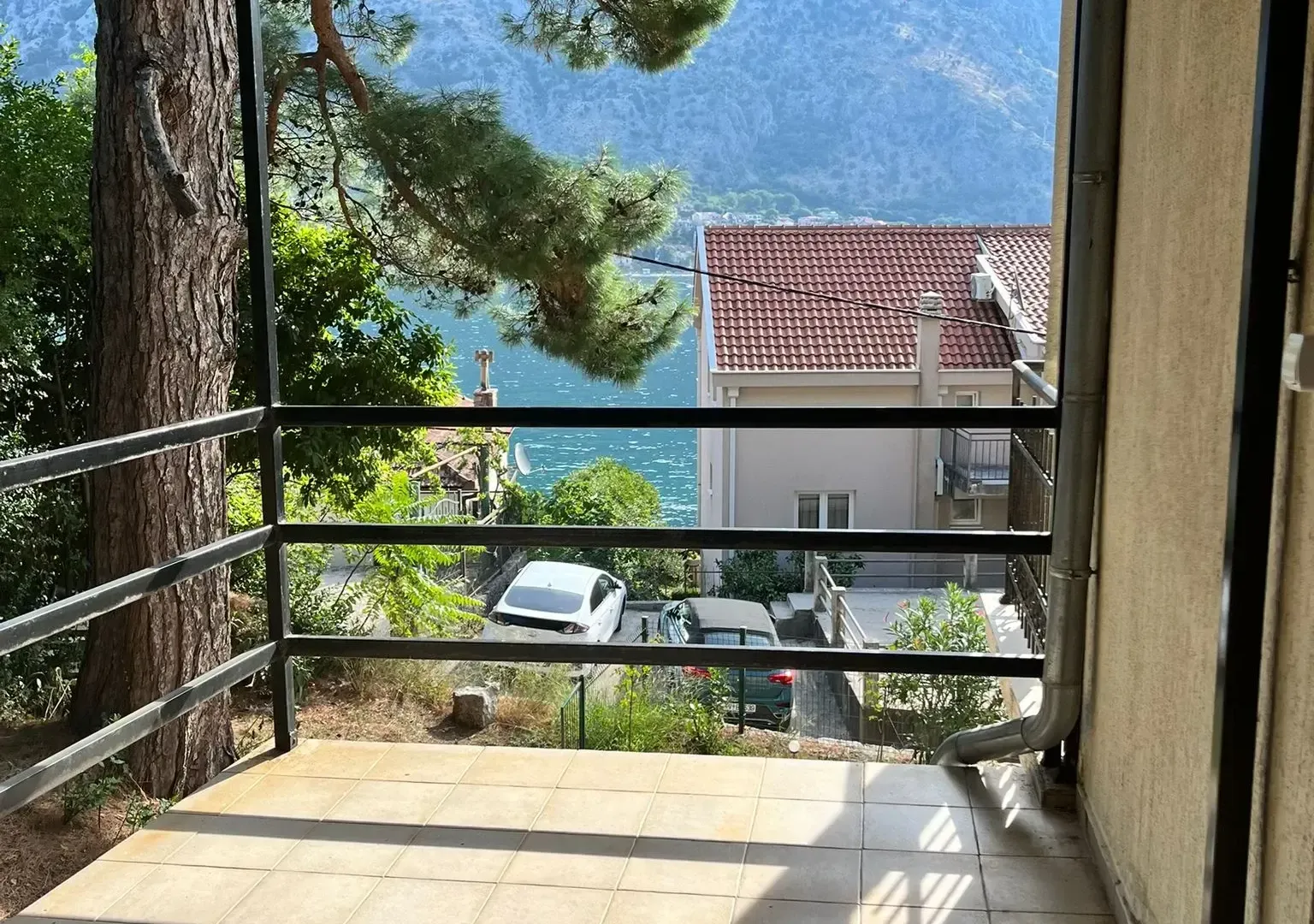 Izdavanje, stan, 88m², Kotor, Crna Gora