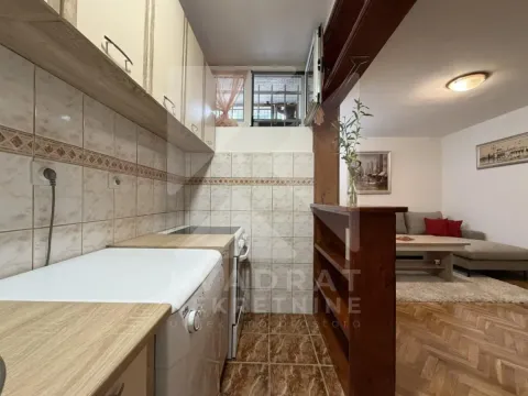 Prodaja, jednosoban stan, 49m², Stari Aerodrom, Podgorica - image 4