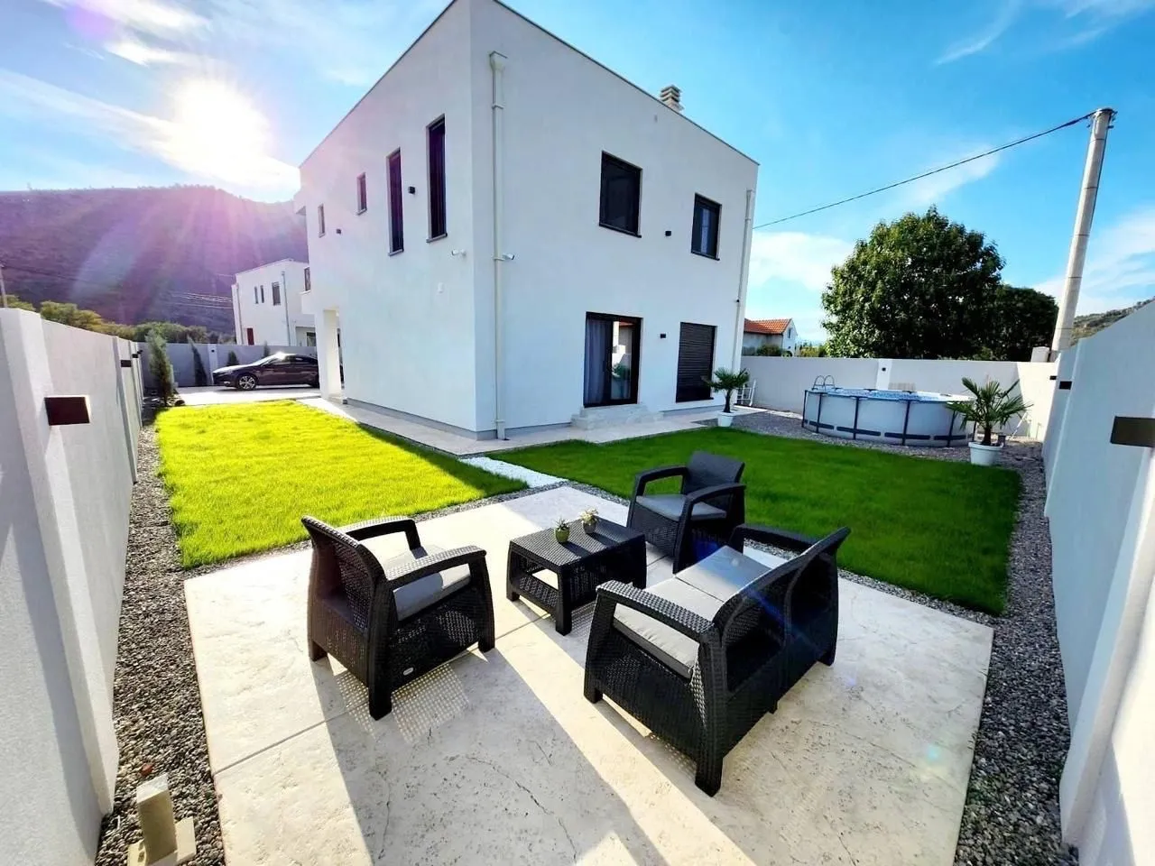 Izdavanje, kuća, 190m², Tološi, Podgorica