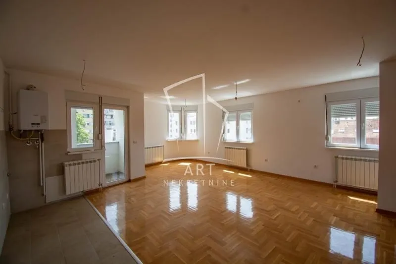Sale, four bedroom apartment, 101m², Voždovac Sve Podlokacije, Beograd