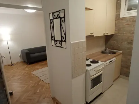 Izdavanje, trosoban stan, 60m², Stari Grad, Beograd - image 6