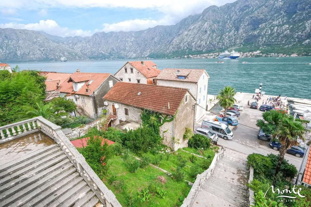 Sale, three bedroom apartment, 80m², Prčanj, Kotor