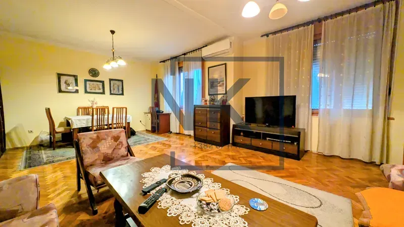 Prodaja, četvorosoban stan, 140m², Centar, Podgorica