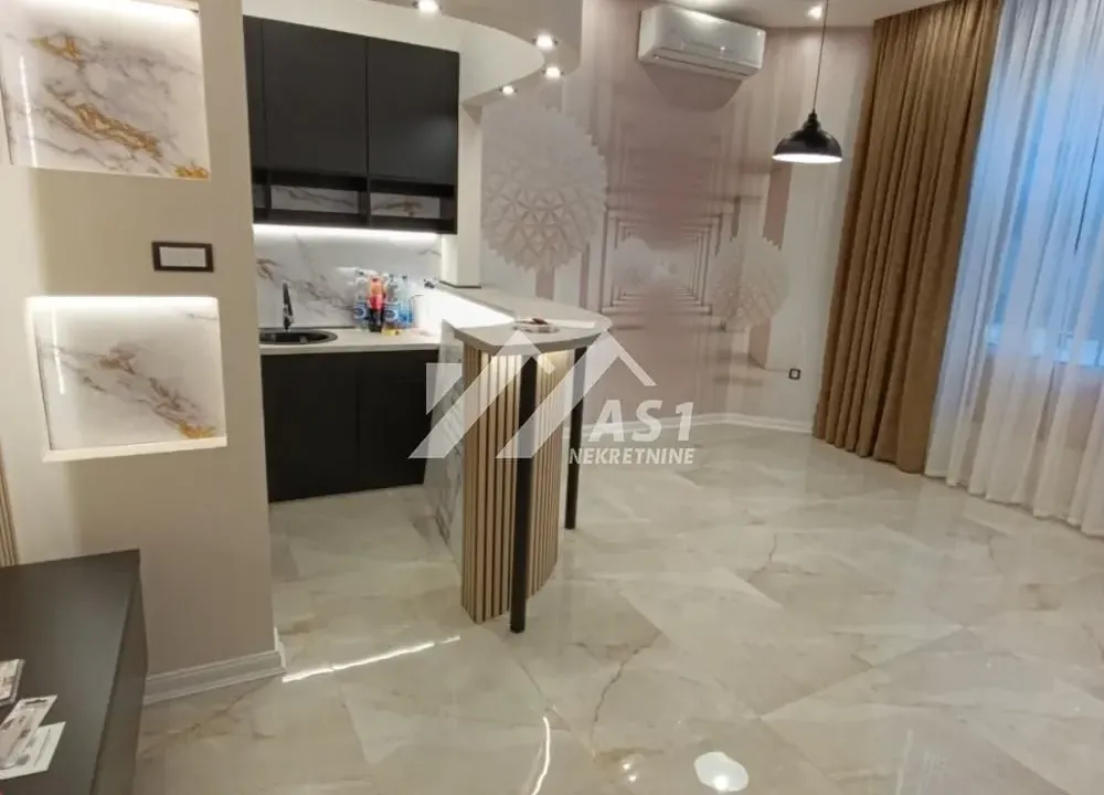 Izdavanje, poslovni prostor, 82m², Sajam, Novi Sad Sve Podlokacije