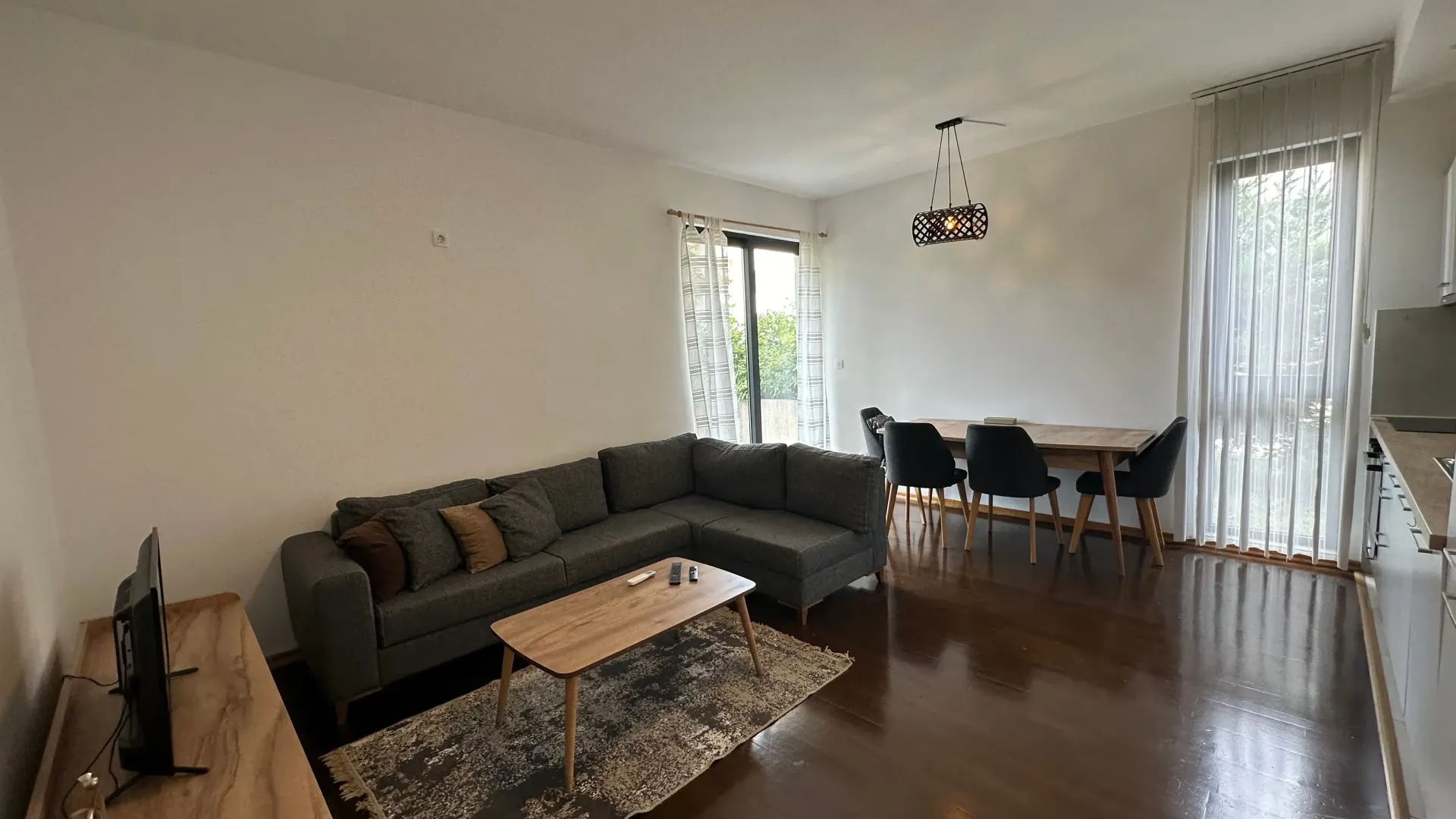 Izdavanje, stan, 58m², Tivat, Crna Gora