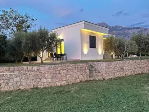 Izdavanje,  kuća, 73m2, Tomba, Bar