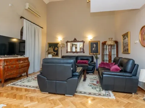 Rent, house, 280m², Podgorica, Crna Gora - image 1