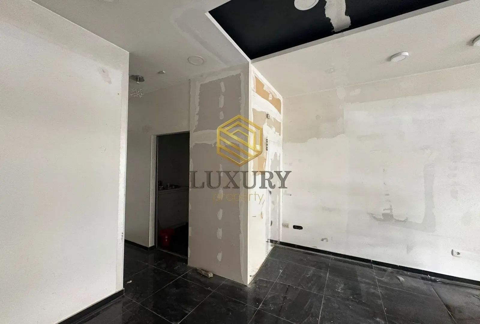 Izdavanje, poslovni prostor, 33m², City Kvart, Podgorica