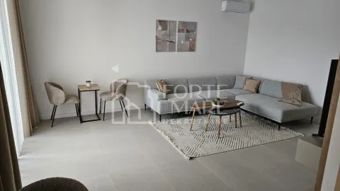 Dnevna soba sa ugaonom garniturom, stočićem i trpezarijskim kutkom. - image 2