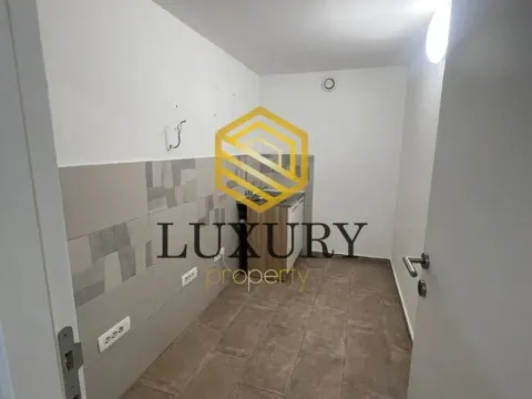 Izdavanje, poslovni prostor, 245m², Blok 5, Podgorica - image 4