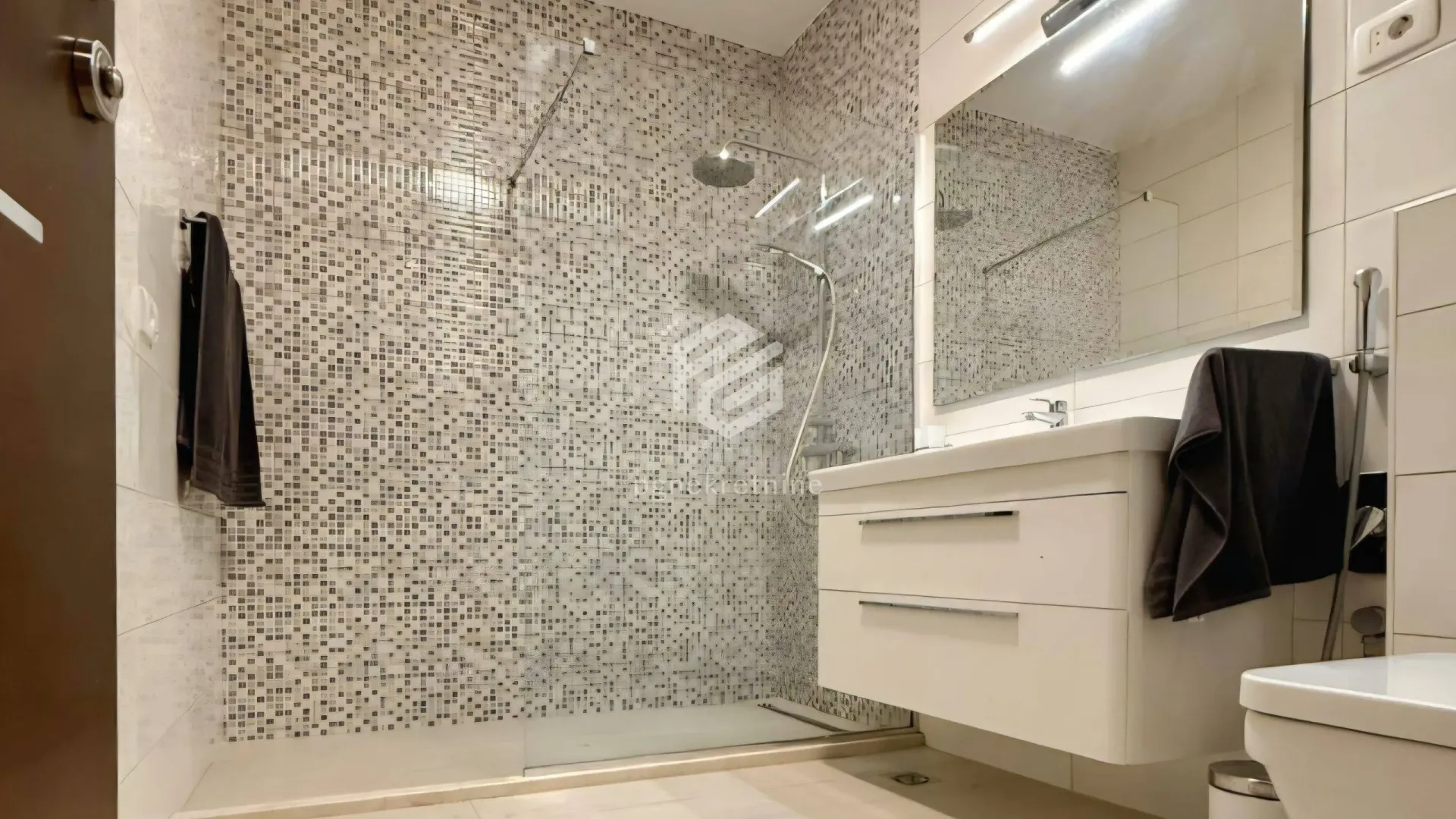 Rent, two bedroom apartment, 90m², Preko Morače, Podgorica
