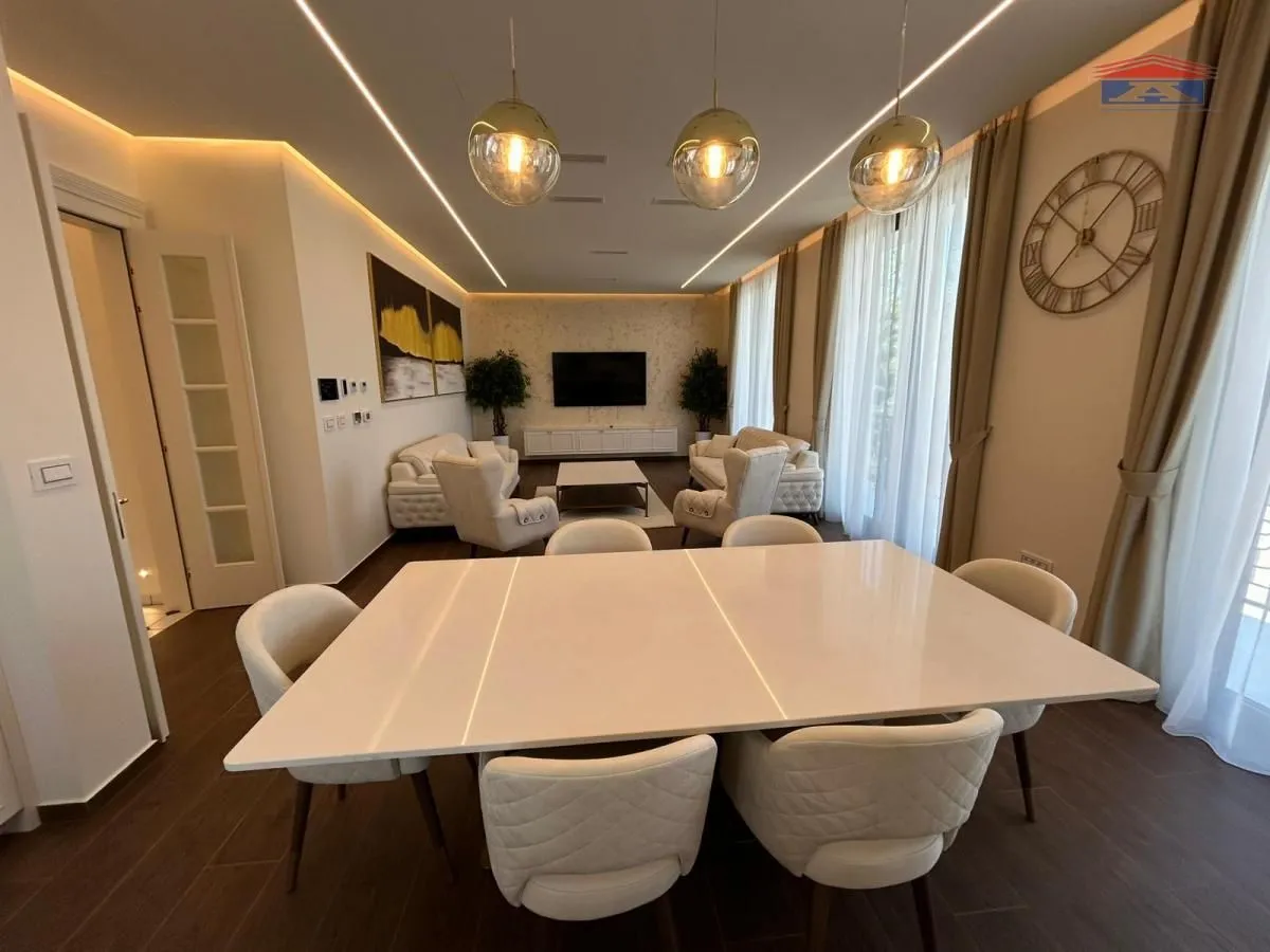 Izdavanje, četvorosoban stan, 120m², Sremska Kamenica, Petrovaradin
