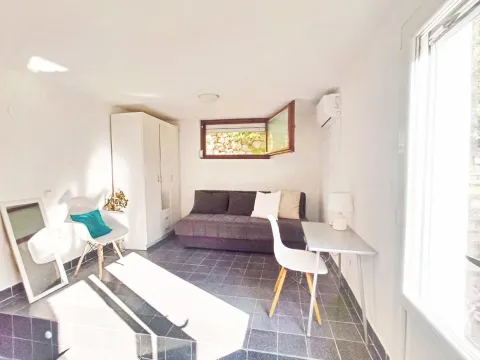Izdavanje, garsonjera, 25m², Lazi, Budva - image 4