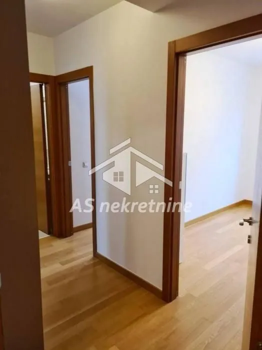 Izdavanje, trosoban stan, 82m², Vračar Hram, Vračar Sve Podlokacije