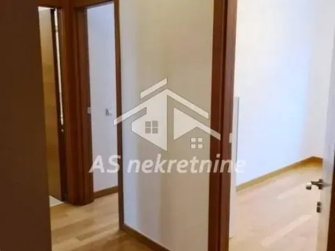 Izdavanje, trosoban stan, 82m², Vračar Hram, Vračar Sve Podlokacije - image 8