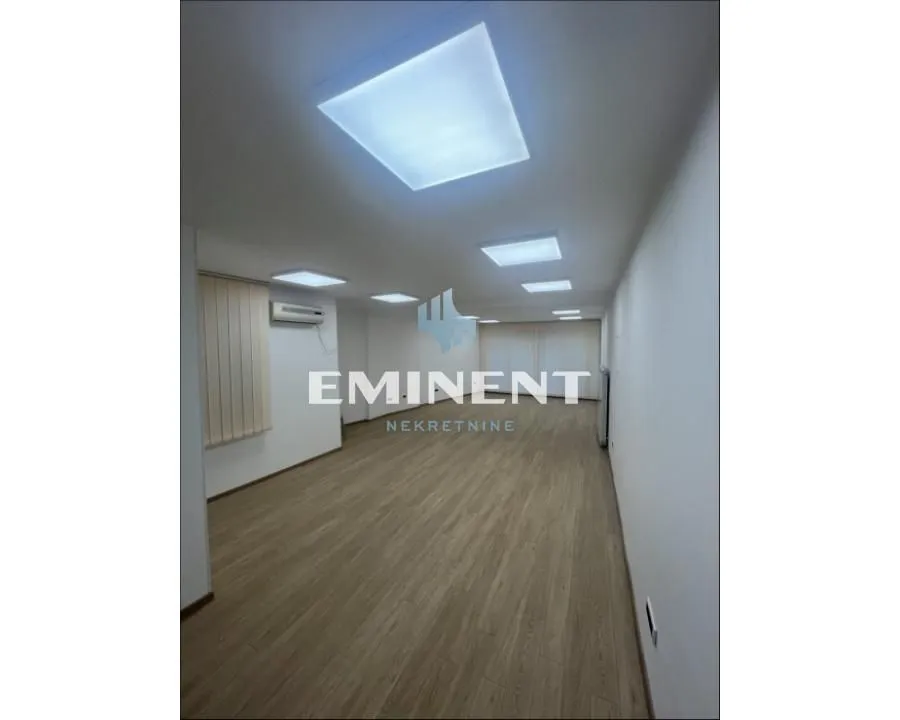 Izdavanje, trosoban stan, 72m², Stari Grad, Beograd