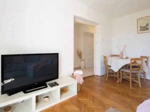 Izdavanje, jednosoban stan, 55m², Centar, Budva - image 8