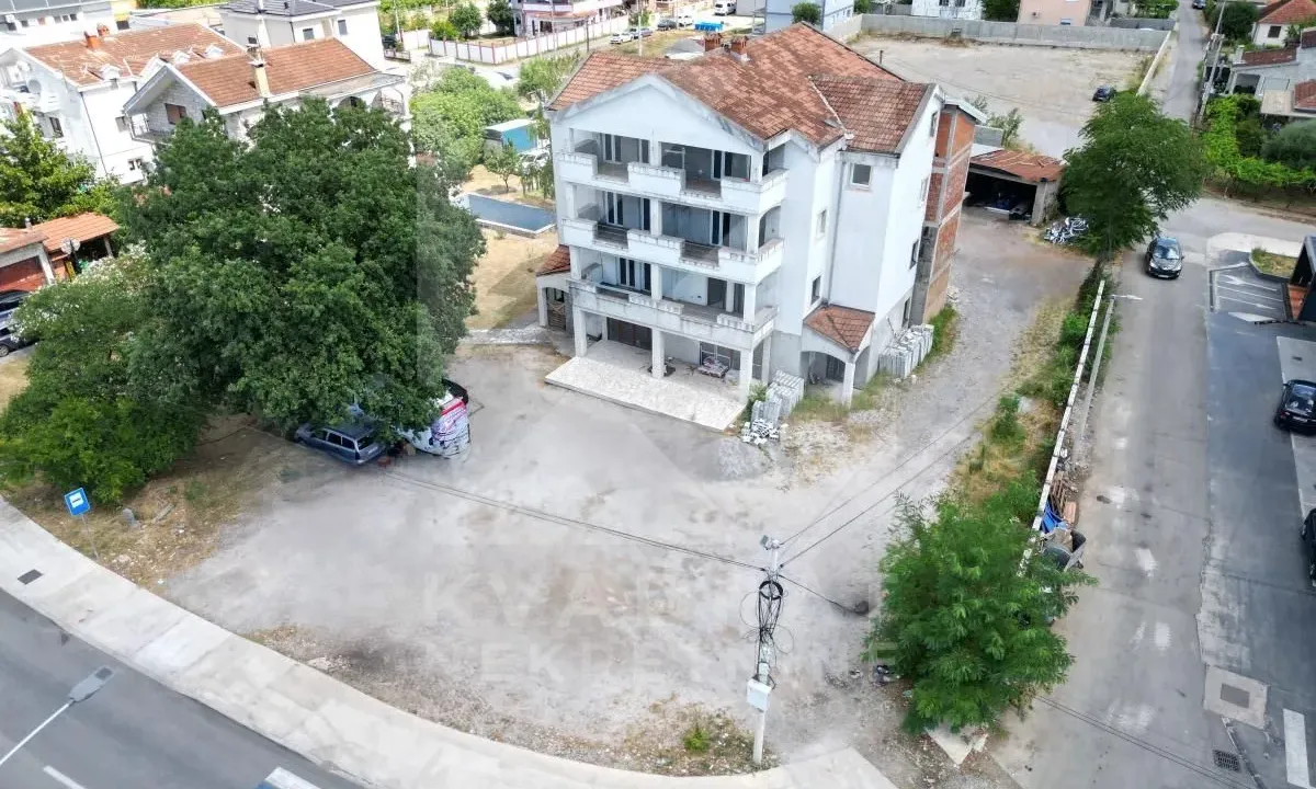 Izdavanje, poslovni prostor, 300m², Gornja Gorica, Podgorica
