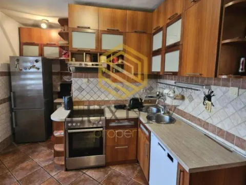 Izdavanje, kuća, 300m², Masline, Podgorica - image 2