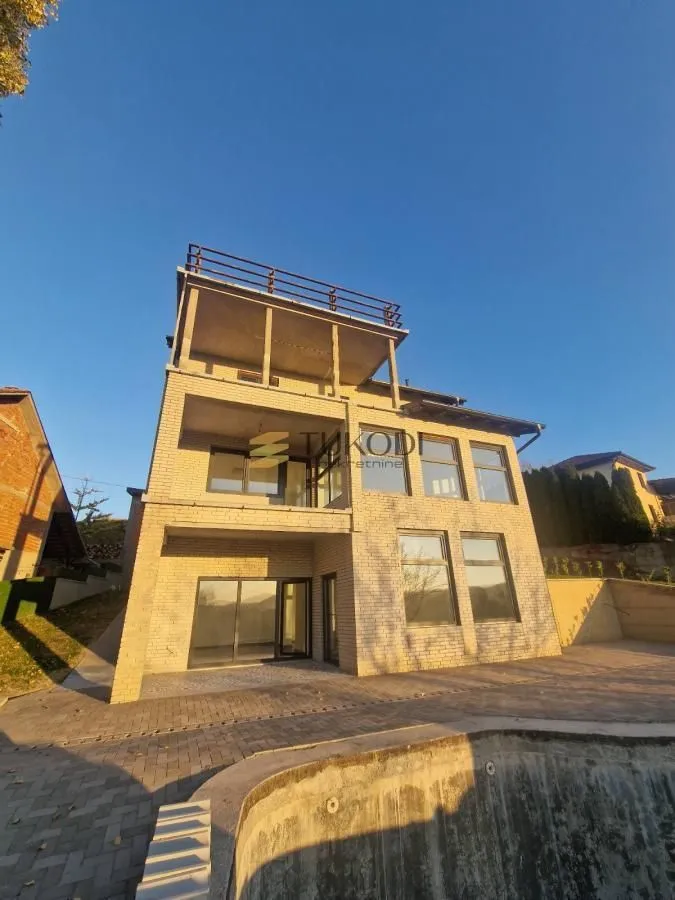 Prodaja, kuća, 550m², Sremska Kamenica, Petrovaradin