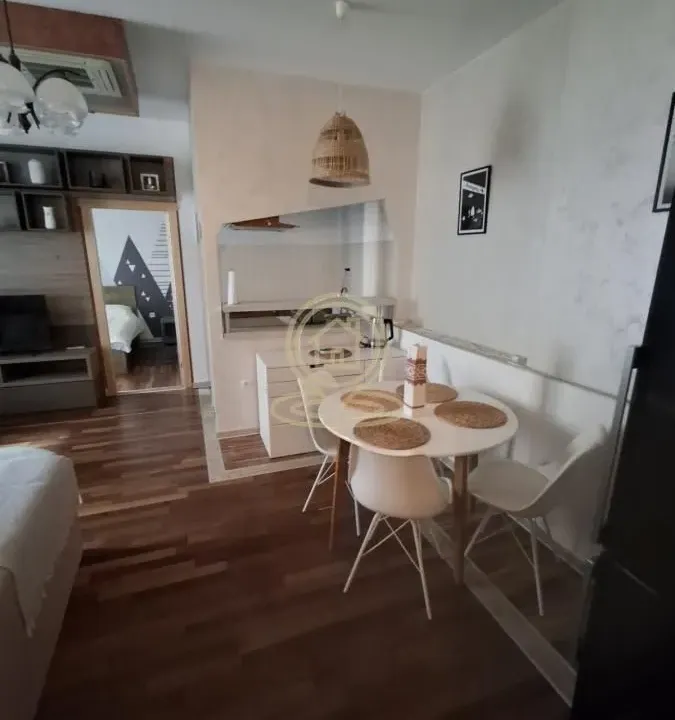 Izdavanje, trosoban stan, 55m², Stari Grad, Beograd