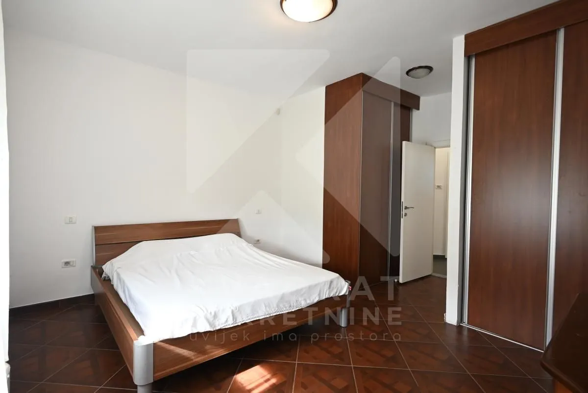 Furnished bedroom with a double bed and built-in wardrobe.