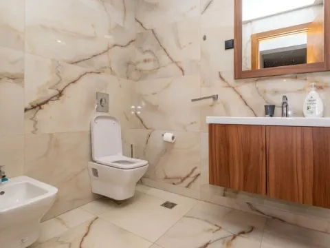 Izdavanje, trosoban stan, Ljubović, Podgorica - image 11