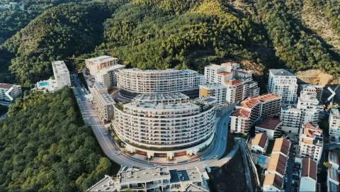 Sale, two bedroom apartment, 77m², Bečići, Budva - image 1
