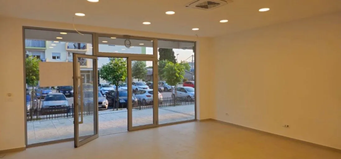 Izdavanje, poslovni prostor, 46m², Pobrežje, Podgorica