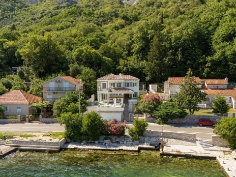 Sale, house, 405m², Strp, Kotor