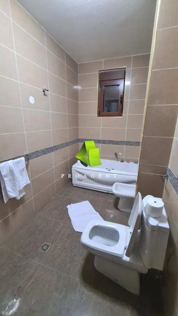 Prodaja, jednosoban stan, 78m², Centar, Vrnjačka Banja
