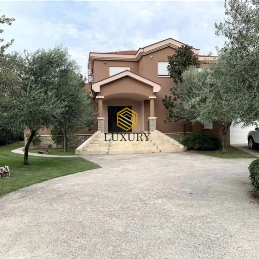 Izdavanje, kuća, 330m², Golubovci, Podgorica