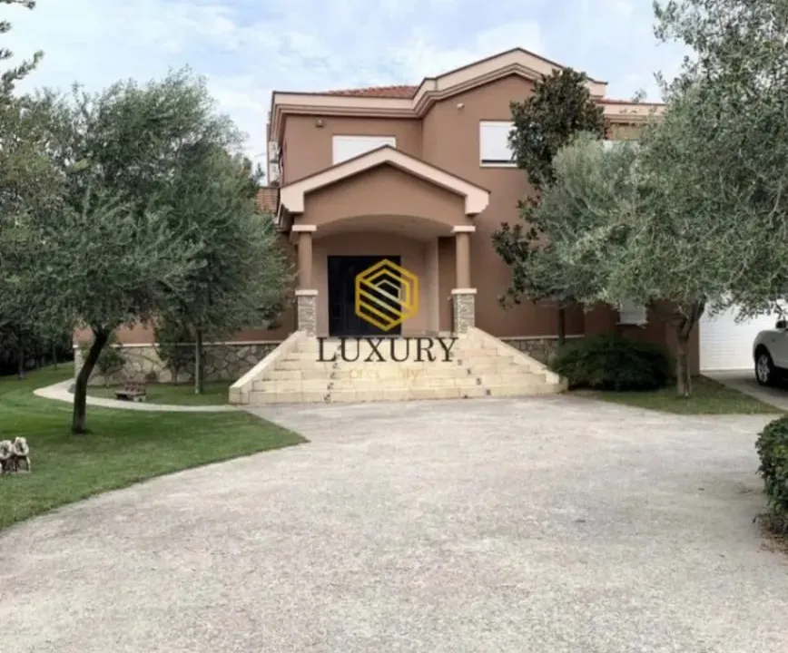 Izdavanje, kuća, 330m², Golubovci, Podgorica