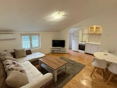 Izdavanje, stan, 65m², Zagorič, Podgorica - image 1