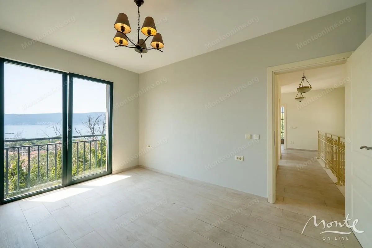 Prodaja, kuća, 240m², Donja Lastva, Tivat