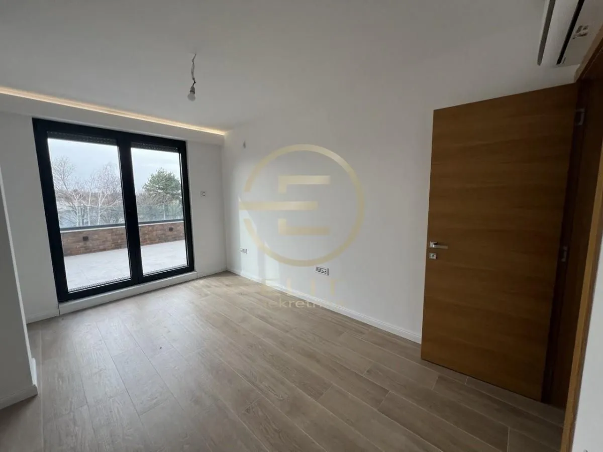 Rent, office space, 181m², Petrovaradin, Novi Sad