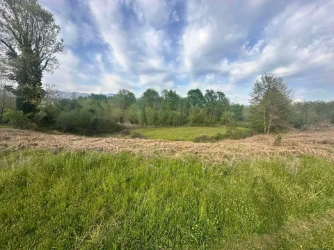 Zemljište in Orja Luka