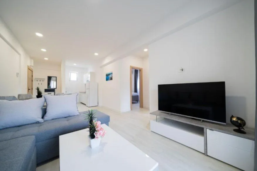 Izdavanje, dvosoban stan, 109m², Budva, Crna Gora