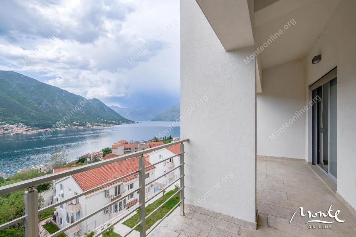 Prodaja, trosoban stan, 103m², Dobrota, Kotor