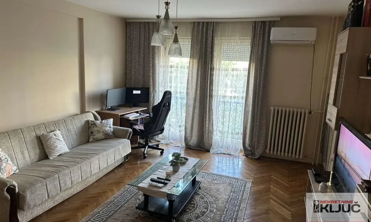 Rent, studio apartment, 28m², Bulevar Oslobodjenja, Novi Sad Sve Podlokacije