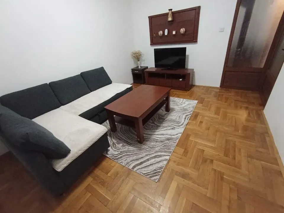 Izdavanje, dvosoban stan, 58m², Podgorica, Crna Gora