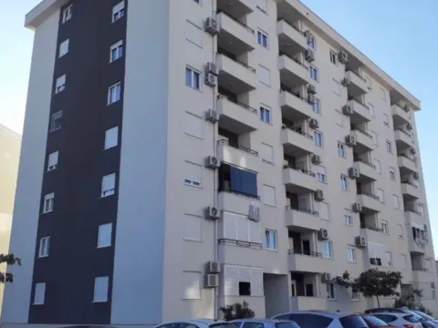 Izdavanje, jednosoban stan, 49m², Stari Aerodrom, Podgorica