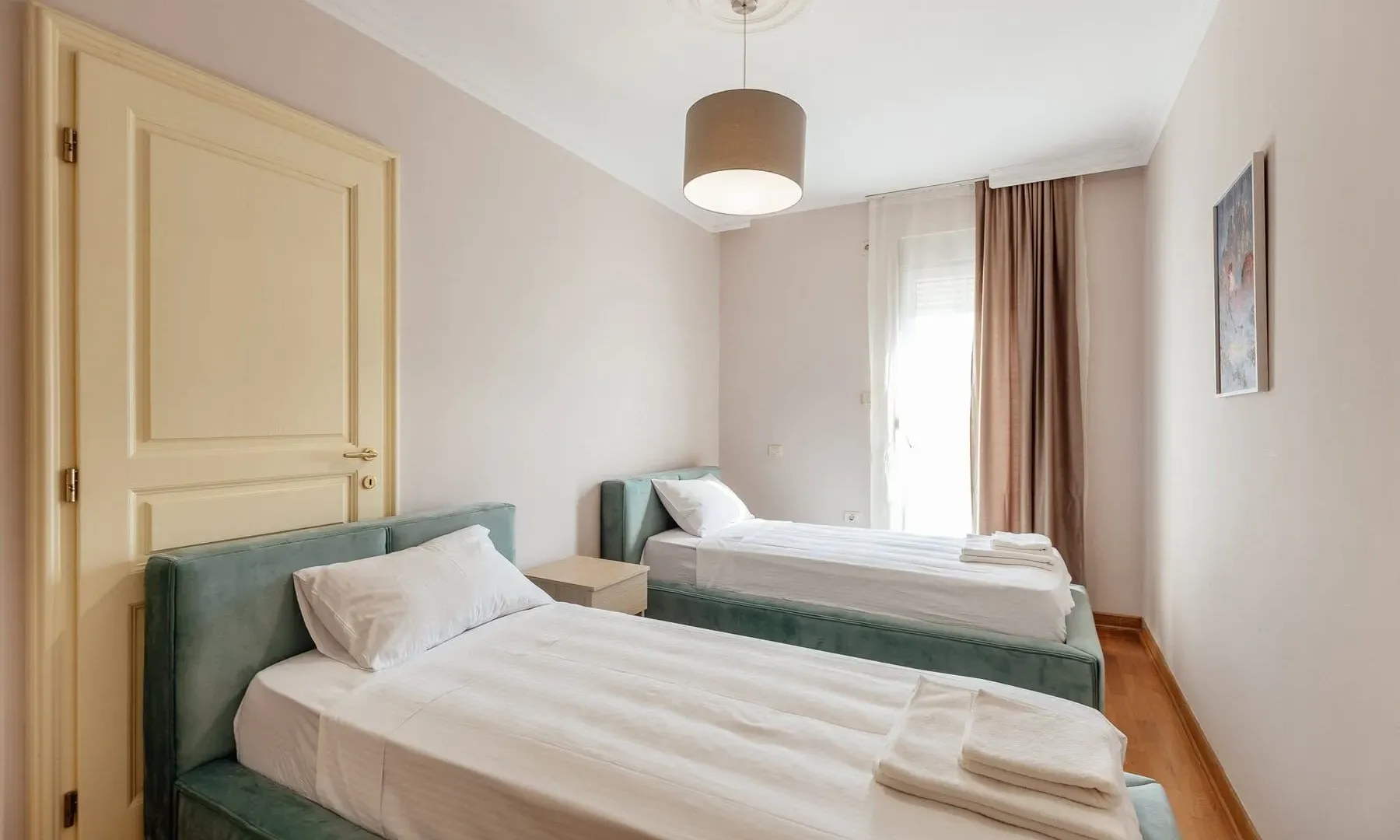 Izdavanje, kuća, 247m², Centar, Kotor