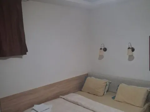 Izdavanje, jednosoban stan, 50m², Centar, Nikšić - image 5