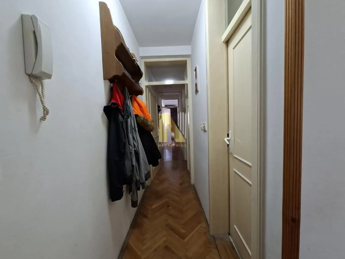 Prodaja, četvorosoban stan, 111m², Stari grad, Novi Sad