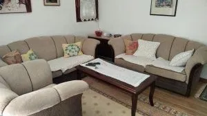 Izdavanje, četvorosoban stan, 110m², Blok 5, Podgorica