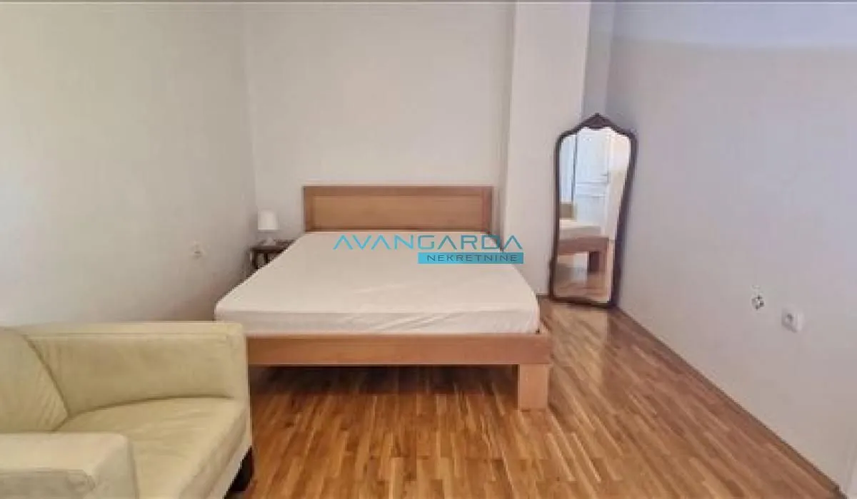 Izdavanje, četvorosoban stan, 210m², Višnjička Banja, Palilula Sve Podlokacije