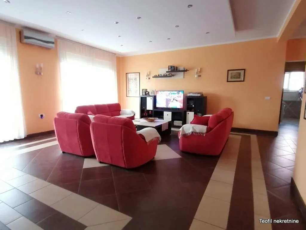 Prodaja, kuća, 256m², Surčin, Beograd