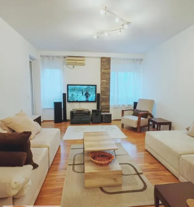 Izdavanje, četvorosoban stan, 85m², Zvezdara Sve Podlokacije, Beograd