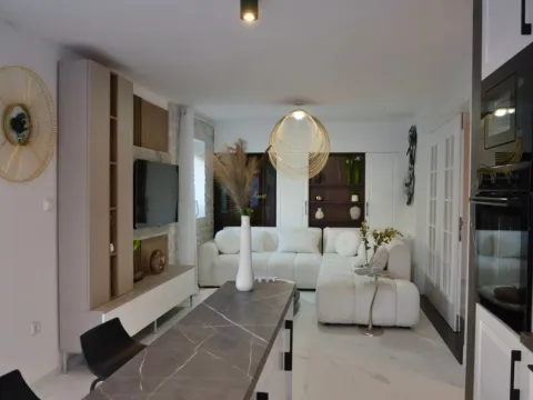 Prodaja, trosoban stan, 110m², Prčanj, Kotor - image 11